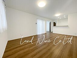 バス停徒歩2分　収納豊富な庭付戸建て