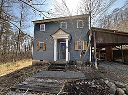 高原の自然に囲まれた、薪ストーブ付きアメリカンハウス