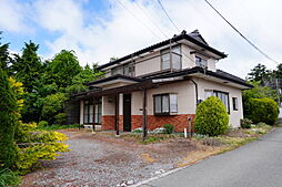 小淵沢駅徒歩10分、光と景色を享受する贅沢な住まい