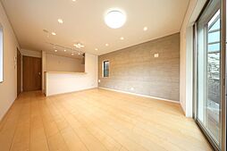 八王子市下恩方町 2017年築のカーポート付き住宅