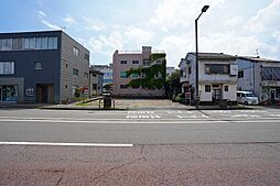 近隣商業・国道沿い・約７５坪の土地・様々な建築プランが検討可