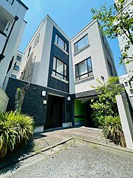 六本木駅徒歩3分　鉄筋コンクリート造地下1階付き3階建の5LDK