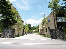 ミオラグゼ軽井沢ロイヤルプリンス通りヴェルデテラス