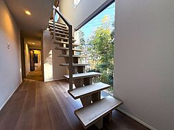 高麗山の緑に囲まれた「大磯山荘」