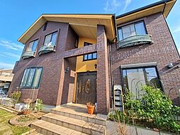 重厚感あふれるレンガ張り外観デザイン