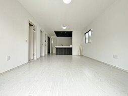 2階建てゆとりの間取り　カースペース2台