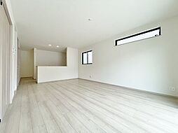 2階建てゆとりの間取り　カースペース2台