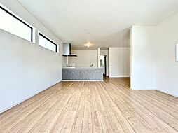 明るい癒しの空間　ゆとりの広さの快適戸建