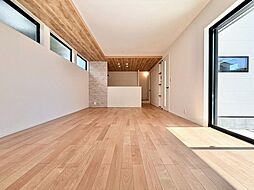 角地に佇む 開放的な陽だまり邸宅