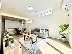 2階建てゆとりの間取り　カースペース2台