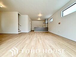 ワイドで奥行きのあるバルコニー付き　新築戸建