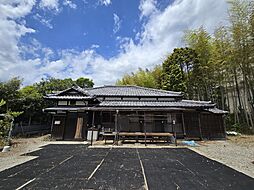 敷地広すぎ囲炉裏と長屋門がある古民家