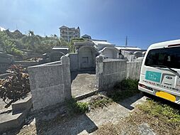 沖縄市中央の墓地