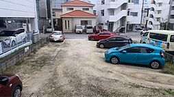 真嘉比駐車場（那覇市真嘉比1−7−4．5番地）