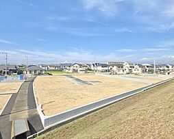 松山市西垣生町 ウリモガーデン松山西III(中央)