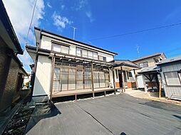 一戸建 部屋数8室(キッチン含む)。