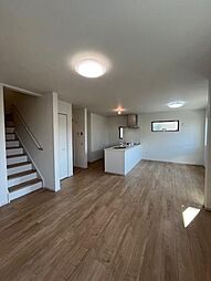 天白区鴻の巣　4部屋洋室リビングアップ階段の家