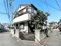 東南角地　生活便利な立地　川辺の桜を愛でる素敵な環境