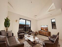 屋根裏ストレージがある「西調布の邸」