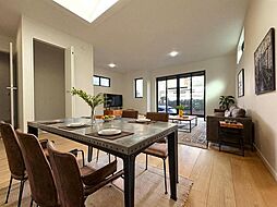 吹抜けのある「ＬDK22帖の家」