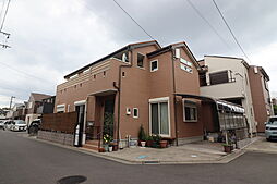 東南角地の築浅戸建