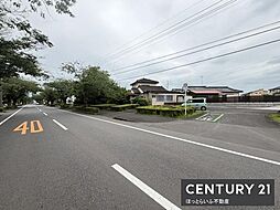 小中学校まで歩いてすぐの立地にある宅地です