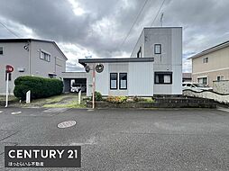 お買い物にも便利な立地にある中古物件です