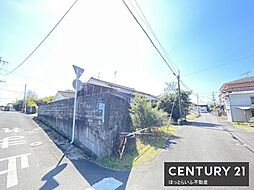 東小学校まで徒歩10分圏内の売地になります。北東角地です。