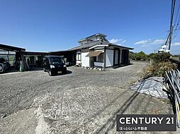 2世帯住宅仕様の住宅です 部屋数が多く庭も広々