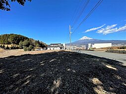 富士山を見渡す高台の土地（クリニック・コンビニ等用地）